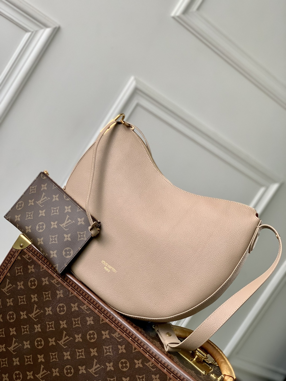 LV Low Key Cookie MM M14635 32x26x5cm