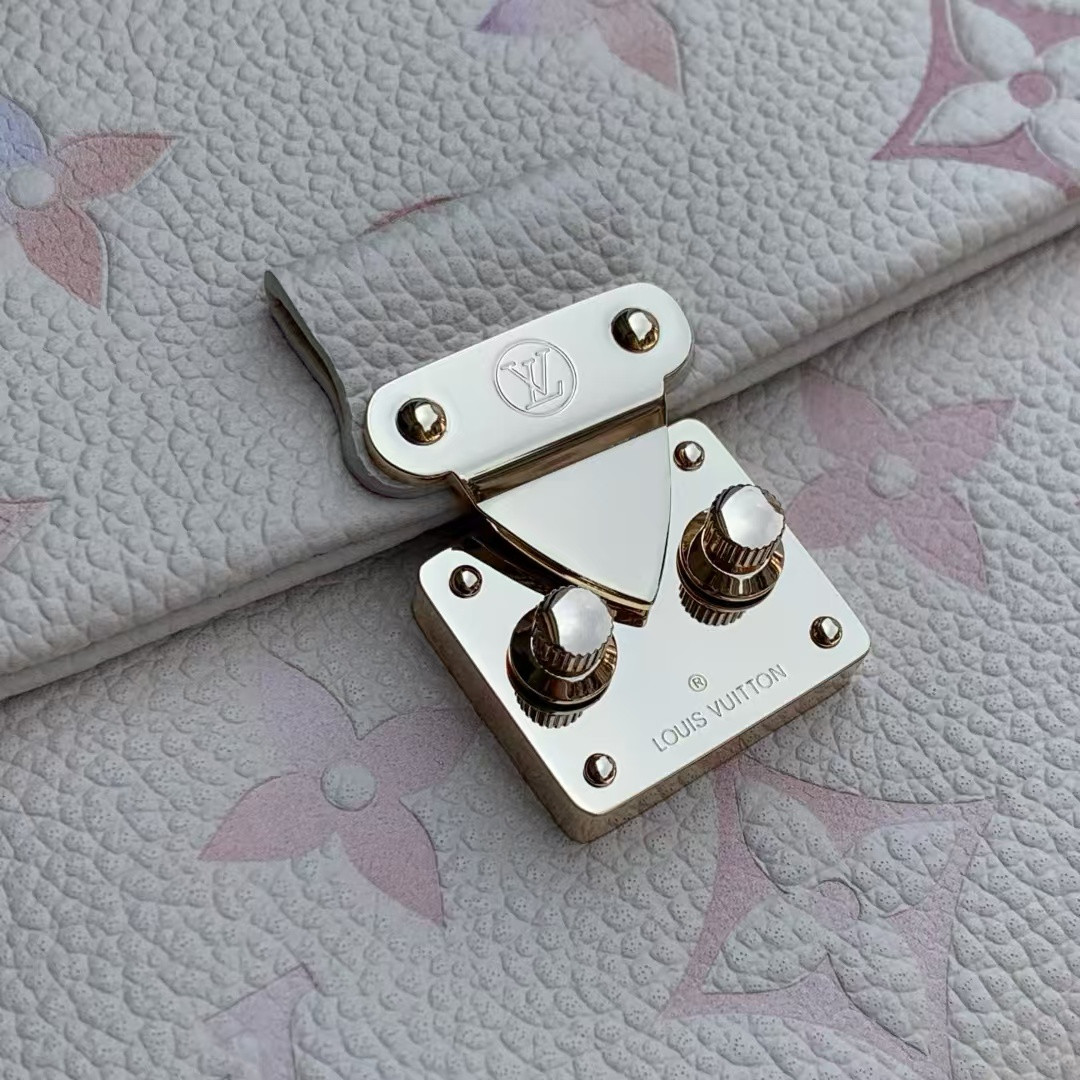 LV Nano Madeleine M25596 21x12.5x6cm