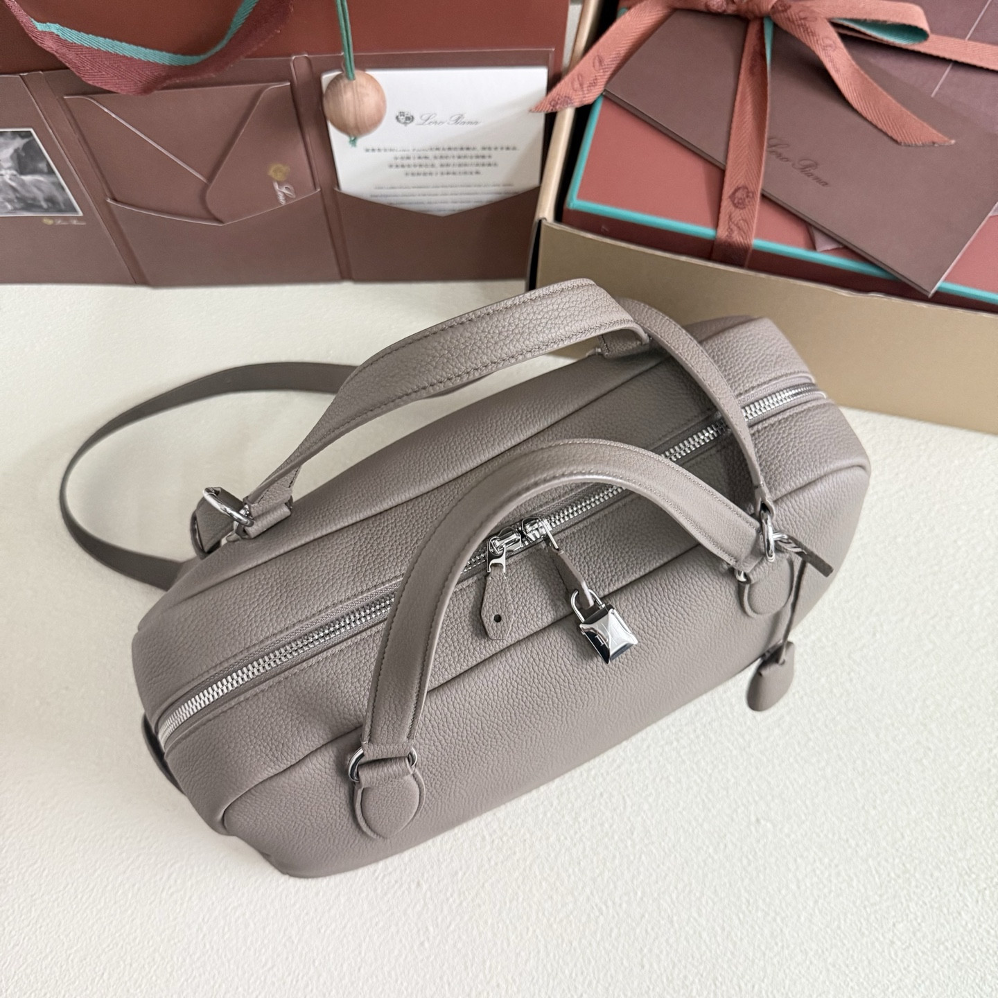 L**o p*ana needle 38x22x16cm