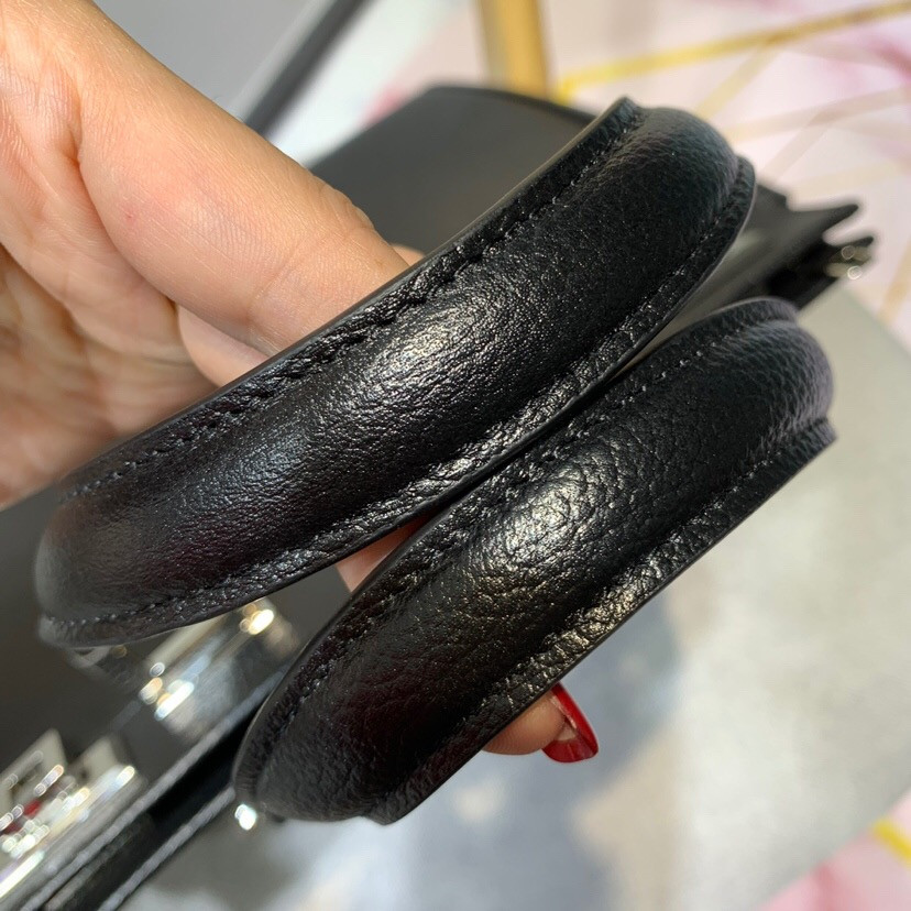 G*u*i zumi grainy leather small top handle bag